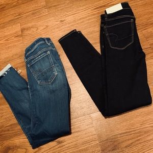 2 pairs of American eagle jeans one NWT